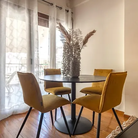 Phaedrus Living: Luxury Flat Vyronas Apartment