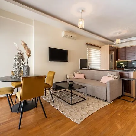 Phaedrus Living: Luxury Flat Vyronas